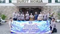 bakti-sosial-hut-ke-71-lalu-lintas-korlantas-polri-salurkan-bantuan-kitab-suci-ke-gpib-bukit-moria